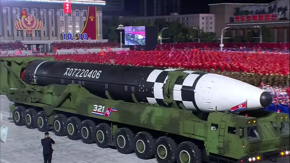КНДР запустила баллистическую ракету, способную поразить "любую цель в США"
