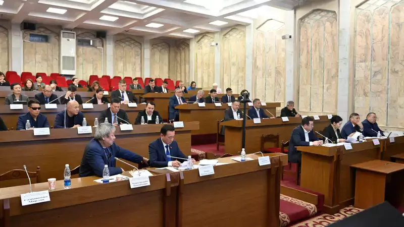 Законопроект об изменении флага в третьем чтении одобрили в парламенте Кыргызстана