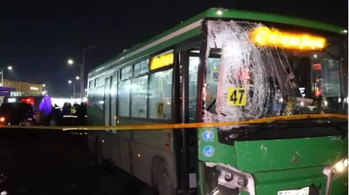 Напал и стал душить: что произошло в автобусе рассказали очевидцы ДТП в Алматы