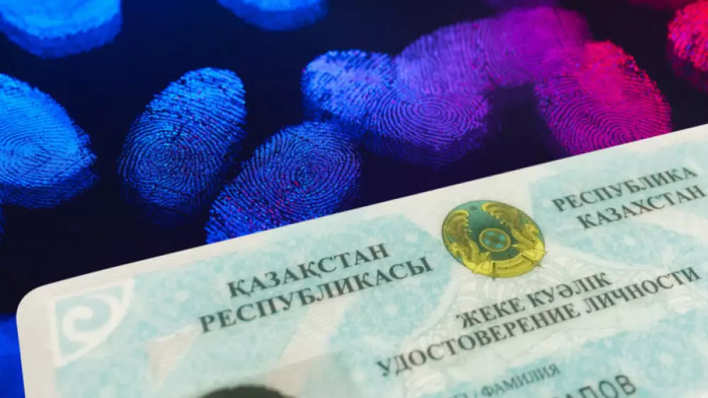 Кто должен будет сдавать отпечатки пальцев: Токаев подписал закон