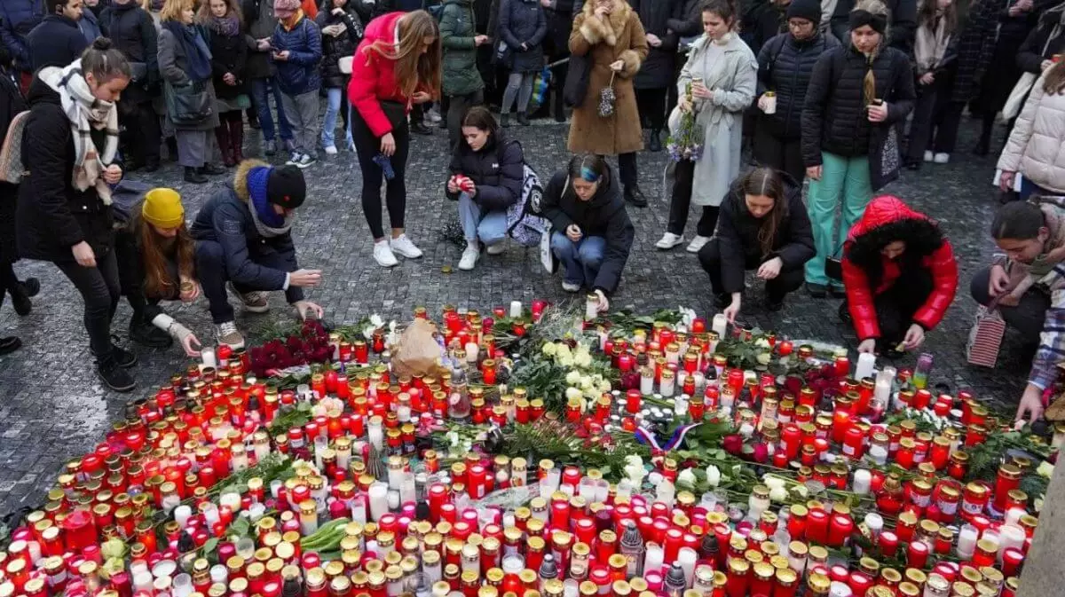 Чехия скорбит по жертвам стрельбы в университете