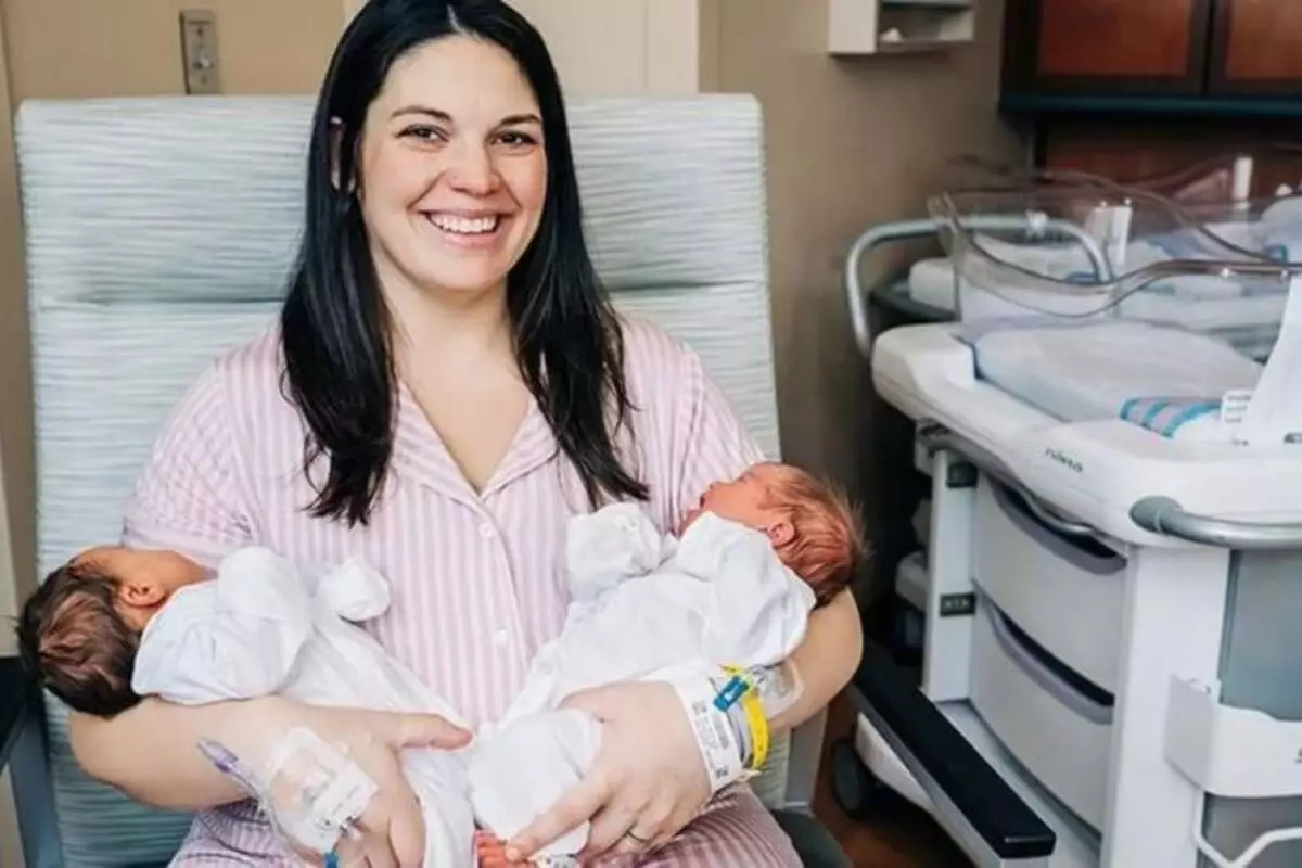 Американка с редкой паталогией родила двух детей за два дня