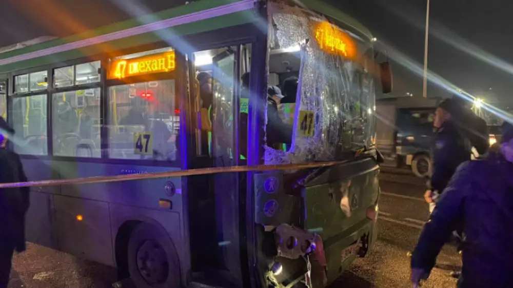 Алматыда үш адам қаза болған автобус апаты: министр пікір білдірді