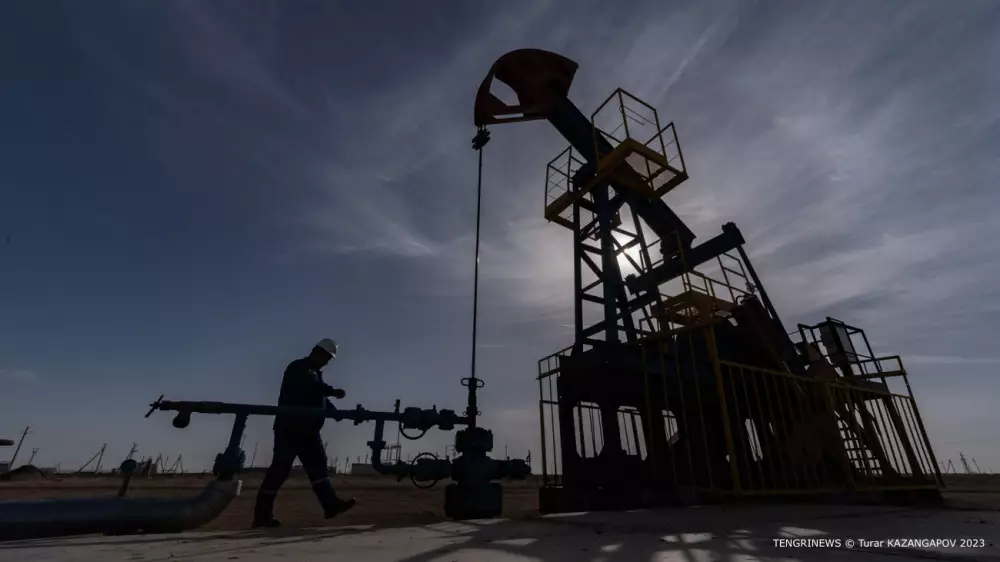 "Были внеплановые остановки": сколько нефти добыли в Казахстане в 2023 году