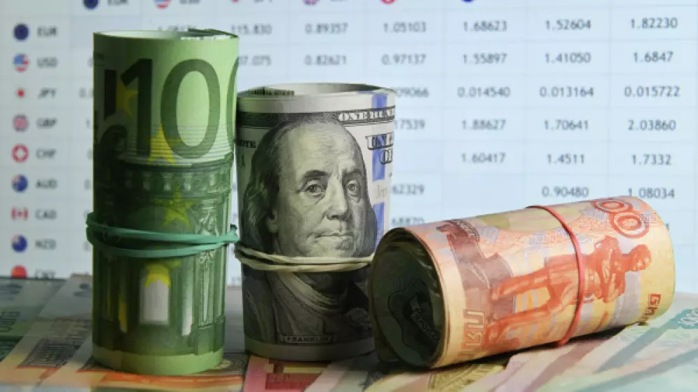 Названы официальные курсы доллара, рубля и евро на 27 января