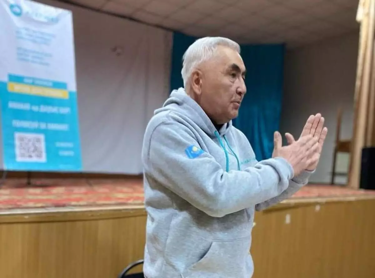 Жителям села Новопокровка разъяснили предвыборную программу партии "AMANAT"
