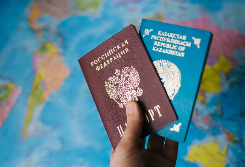 Миллионный штраф заплатят три россиянки за гражданство Казахстана