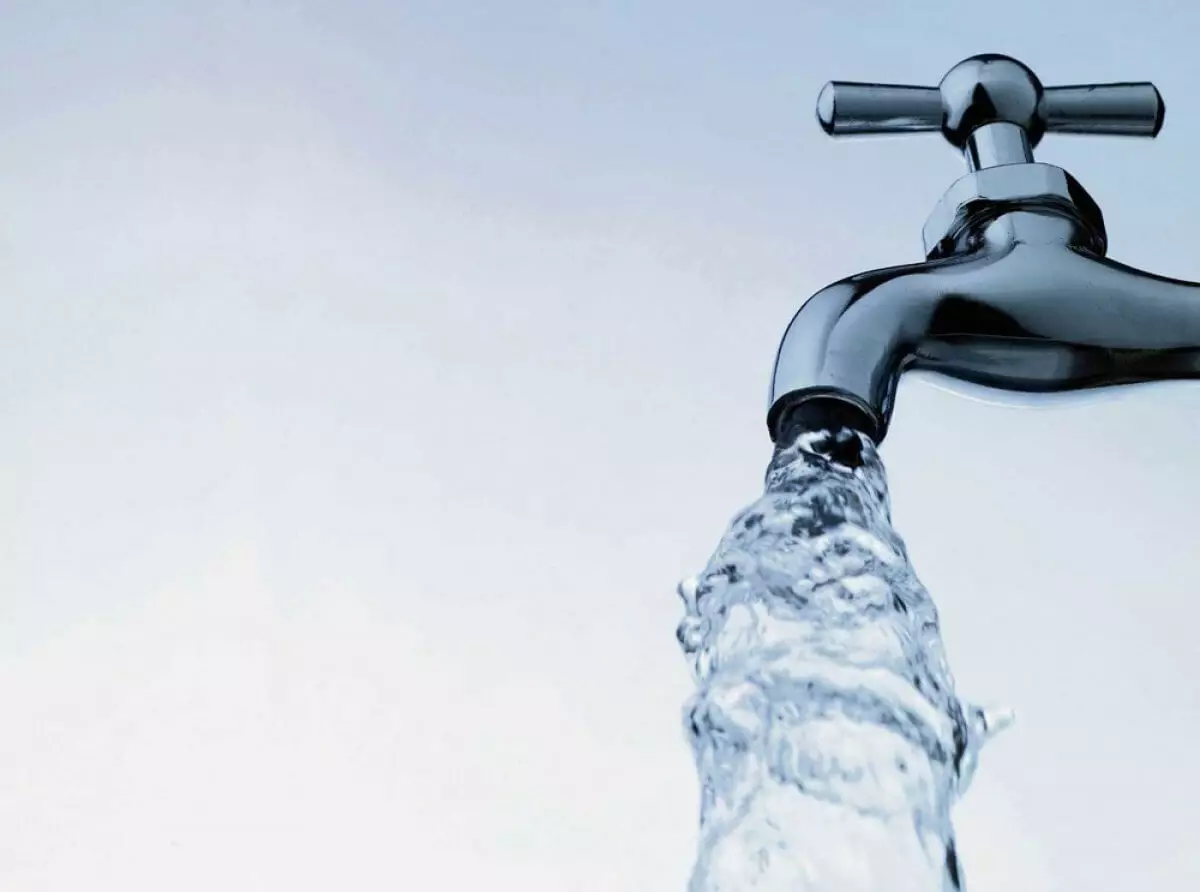 Холодная вода источник. Кран водопроводный. Вода из крана. Напор воды в кране. Водопровод вода из крана.