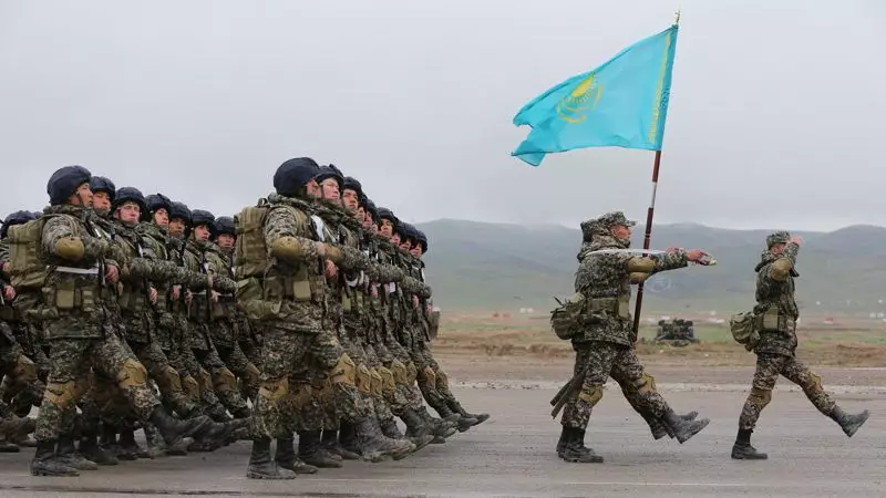 Более трех тысяч военнослужащих в Казахстане получили "кредитные каникулы"