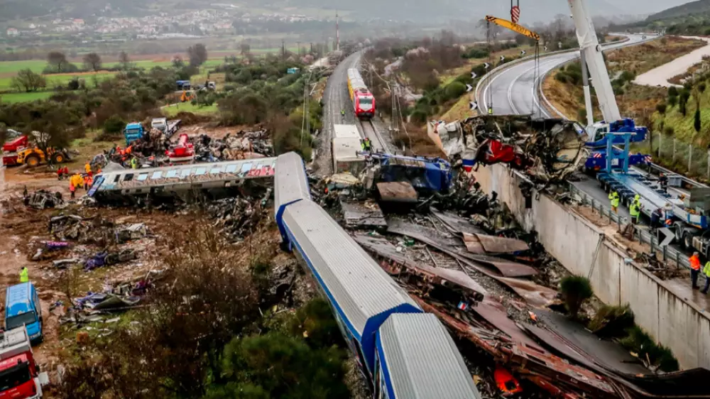 Число жертв крупнейшей железнодорожной катастрофы в истории Греции достигло 57