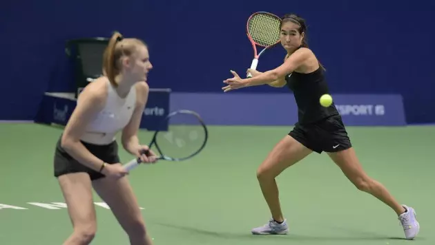Казахстанка вышла в четвертьфинал в парном разряде домашнего турнира по теннису