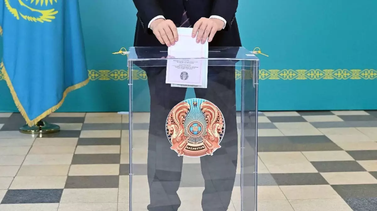 Руководители казахстанских партий проголосовали выборах
