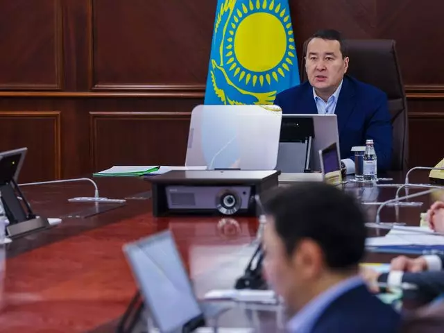 Госорганам нужно решать вопросы казахстанцев проактивно - премьер