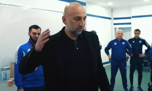 Появилось видео огненной речи Магомеда Адиева в раздевалке после исторической победы сборной Казахстана