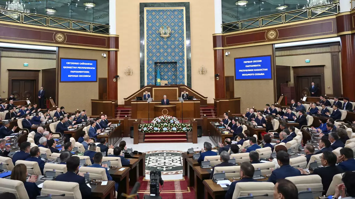 В Астане началось заседание первой сессии нового парламента