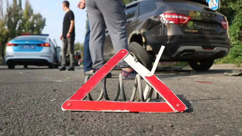 Три автомобиля столкнулись на трассе в Павлодарской области