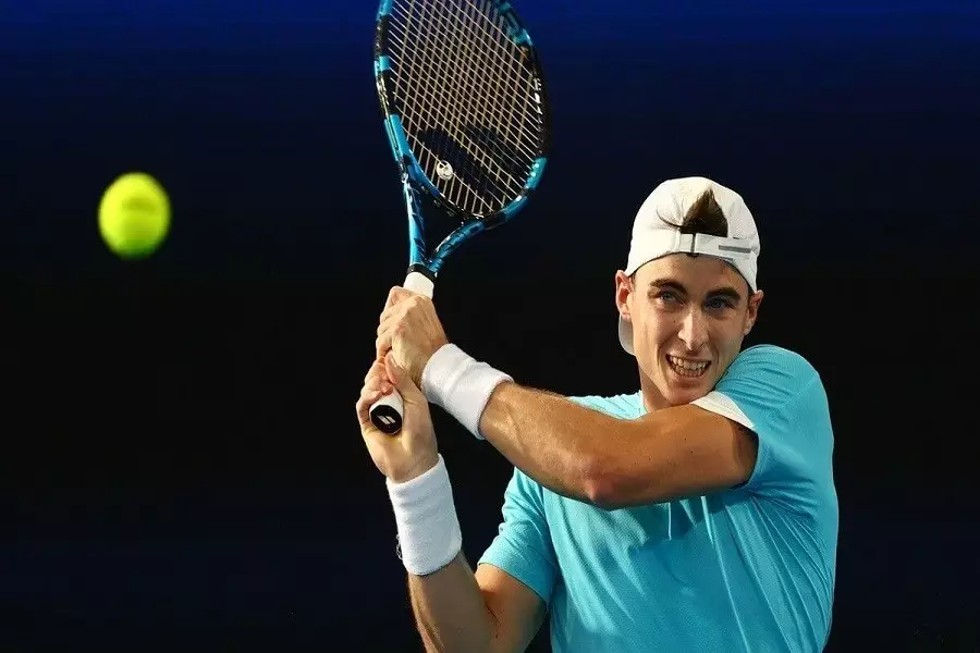 Казахстанский теннисист с разгромом обыграл соперника на турнире в Испании