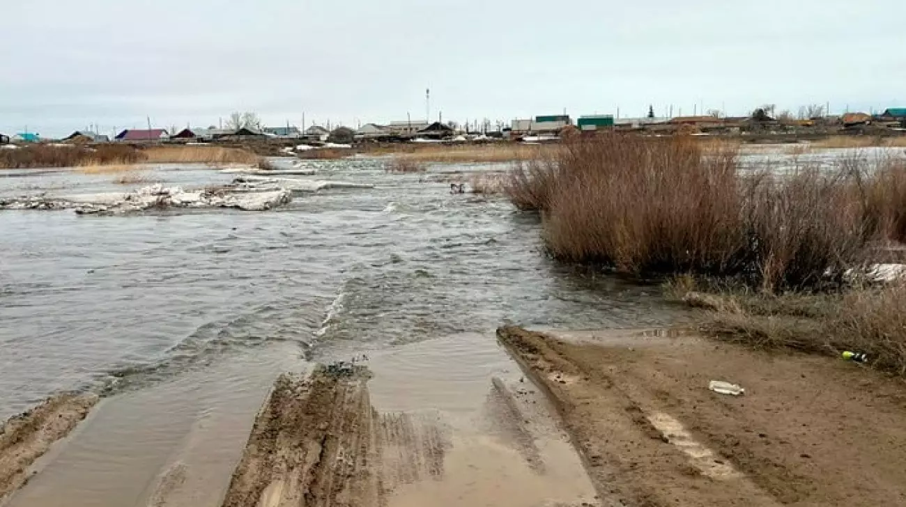 Из-за паводка приостановлена работа пункта пропуска на границе Казахстана и России