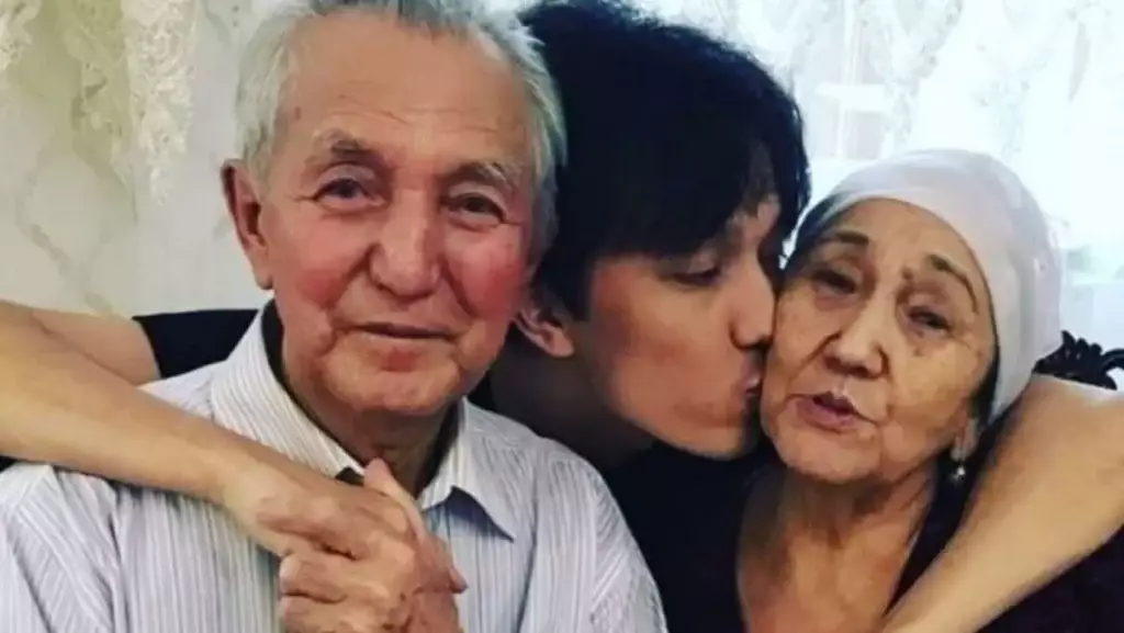 Димаш Кудайберген опубликовал трогательную благодарность покойному дедушке