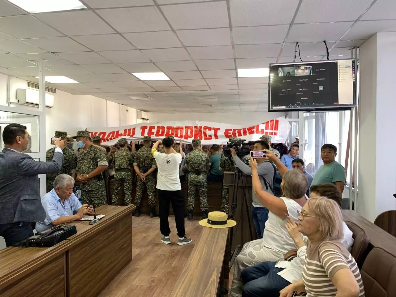 Суд признал виновными фигурантов дела о захвате аэропорта Алматы во время Кантара