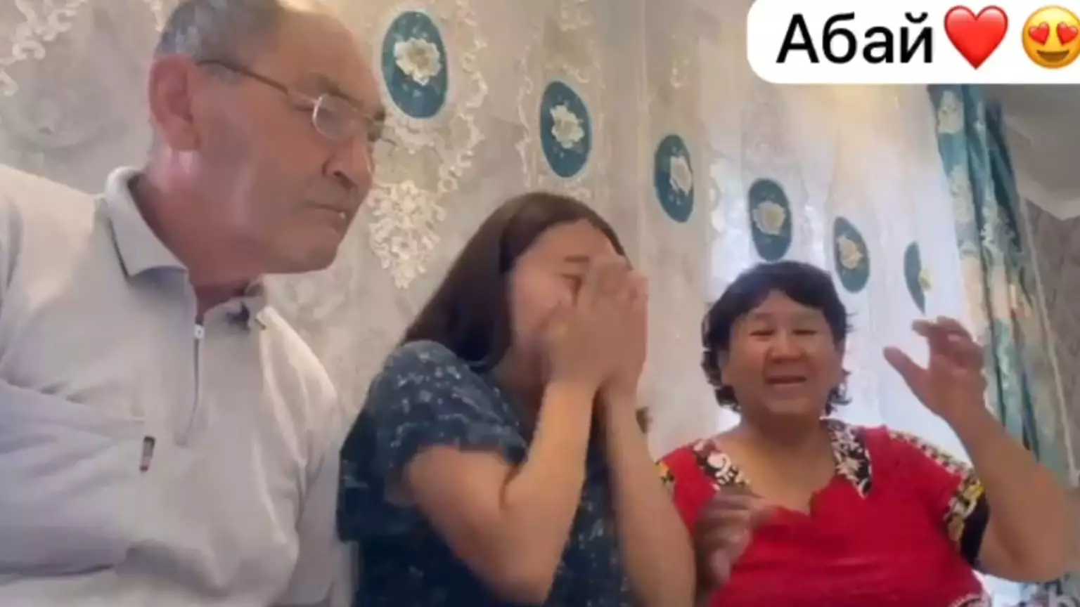 Қуаныштың көз жасы: Грантқа түскен оқушылардың отбасындағы видео тарады