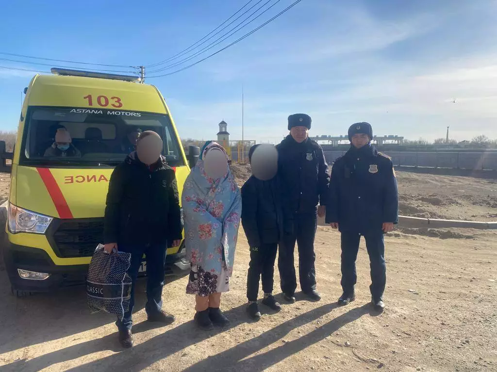 Провалившихся под лед подростков спасли полицейские Кызылорды