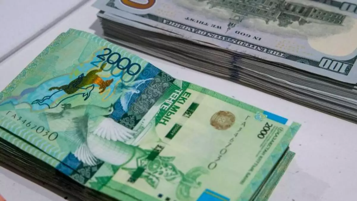 Доллар, евро и рубль в обменниках Казахстана 22 января