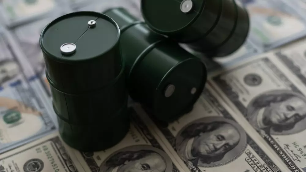Цены на нефть превысили 80 долларов за баррель