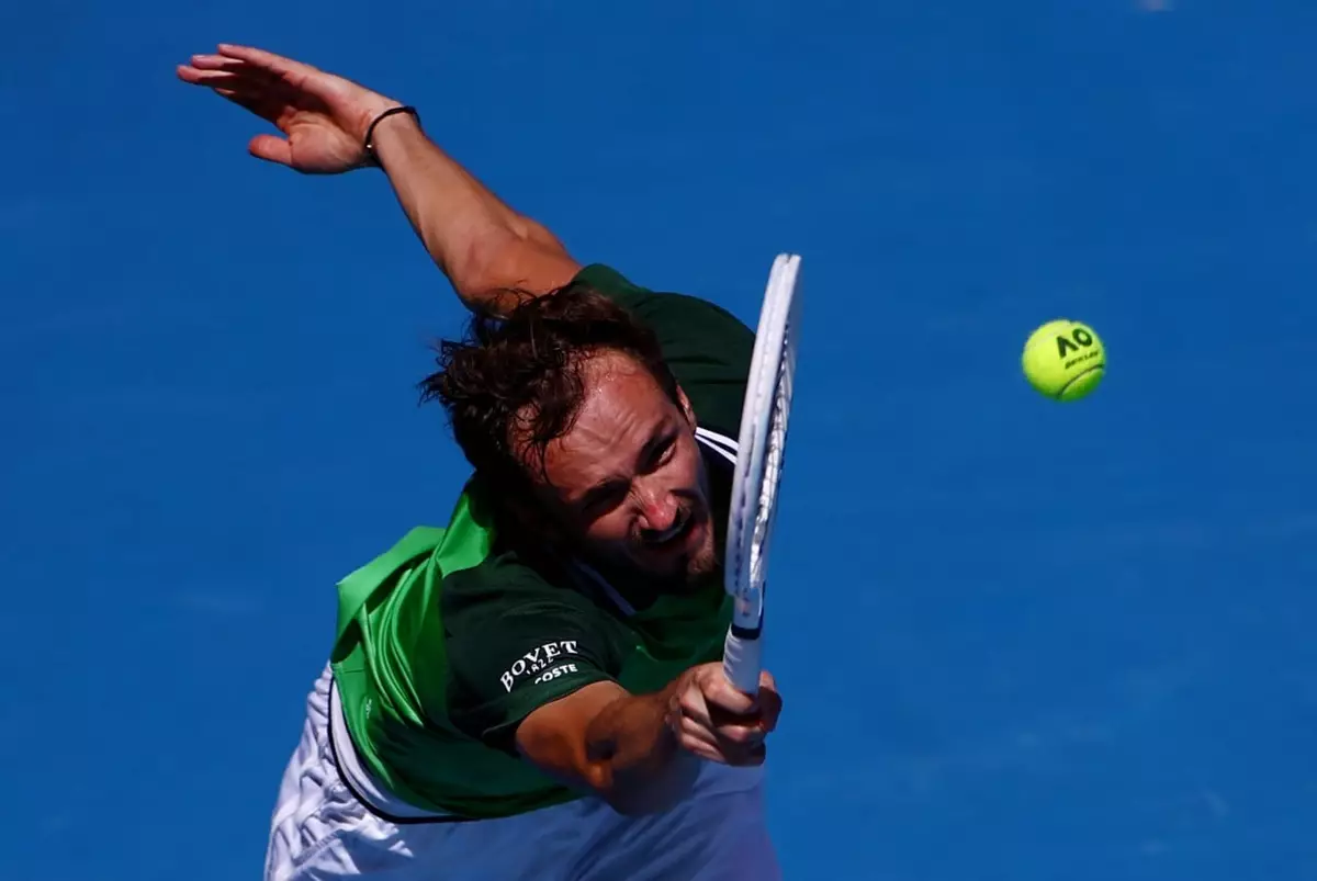 Медведев в третий раз в карьере вышел в полуфинал Australian Open