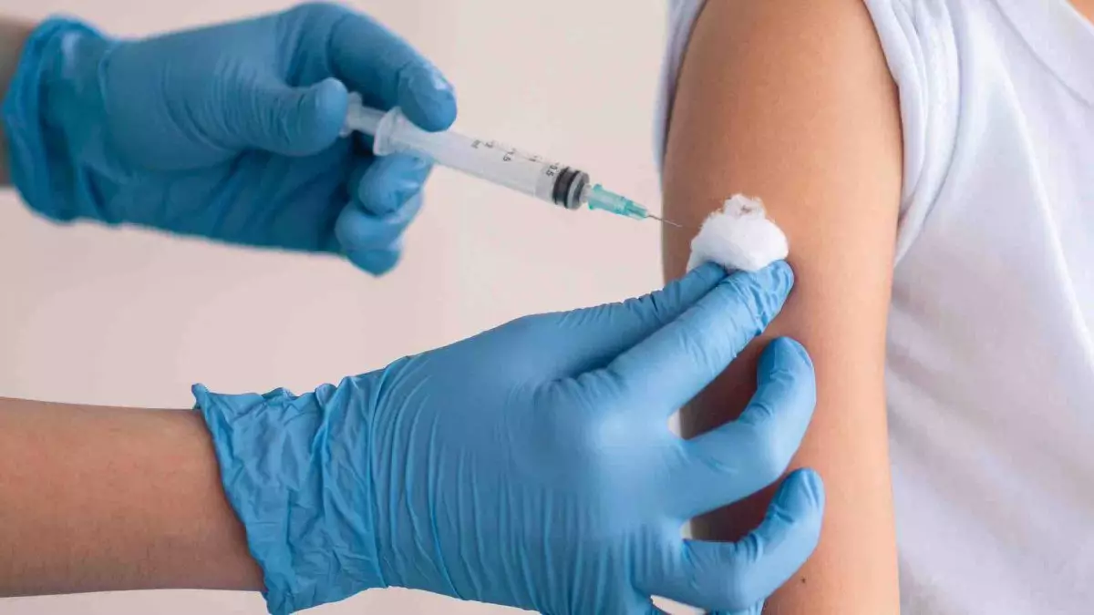 В Алматы начнут вакцинировать 11-летних девочек от вируса папилломы человека