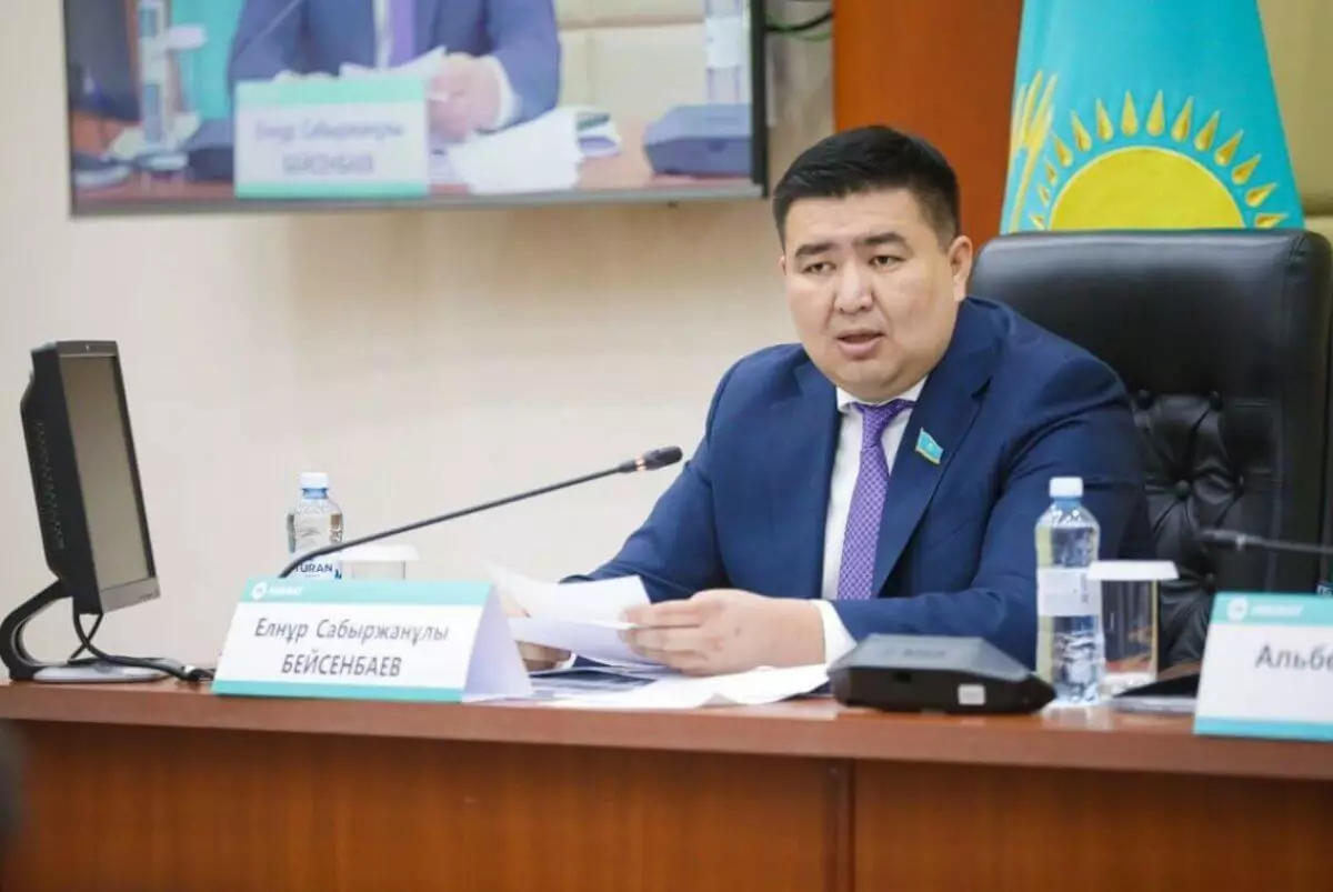 Решение не принималось кулуарно — депутат о запрете вейпов в Казахстане