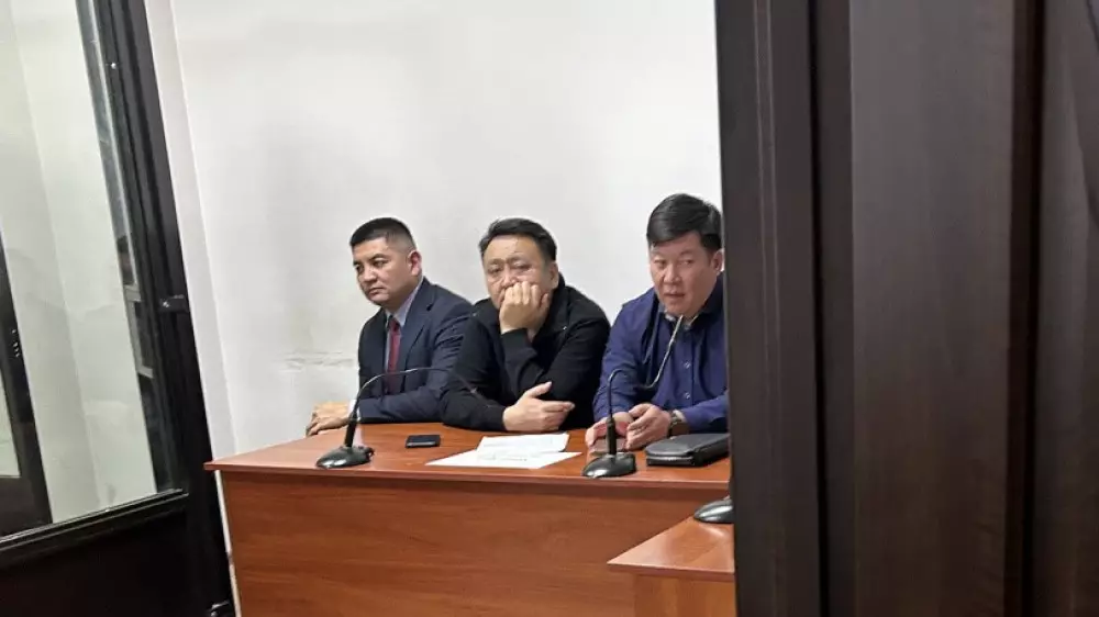 Выпрыгнувшего из окна депутата арестовали в Кыргызстане