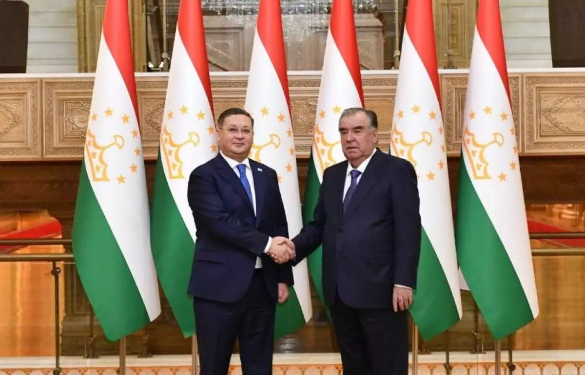 Глава МИД РК прибыл в Таджикистан по приглашению Рахмона