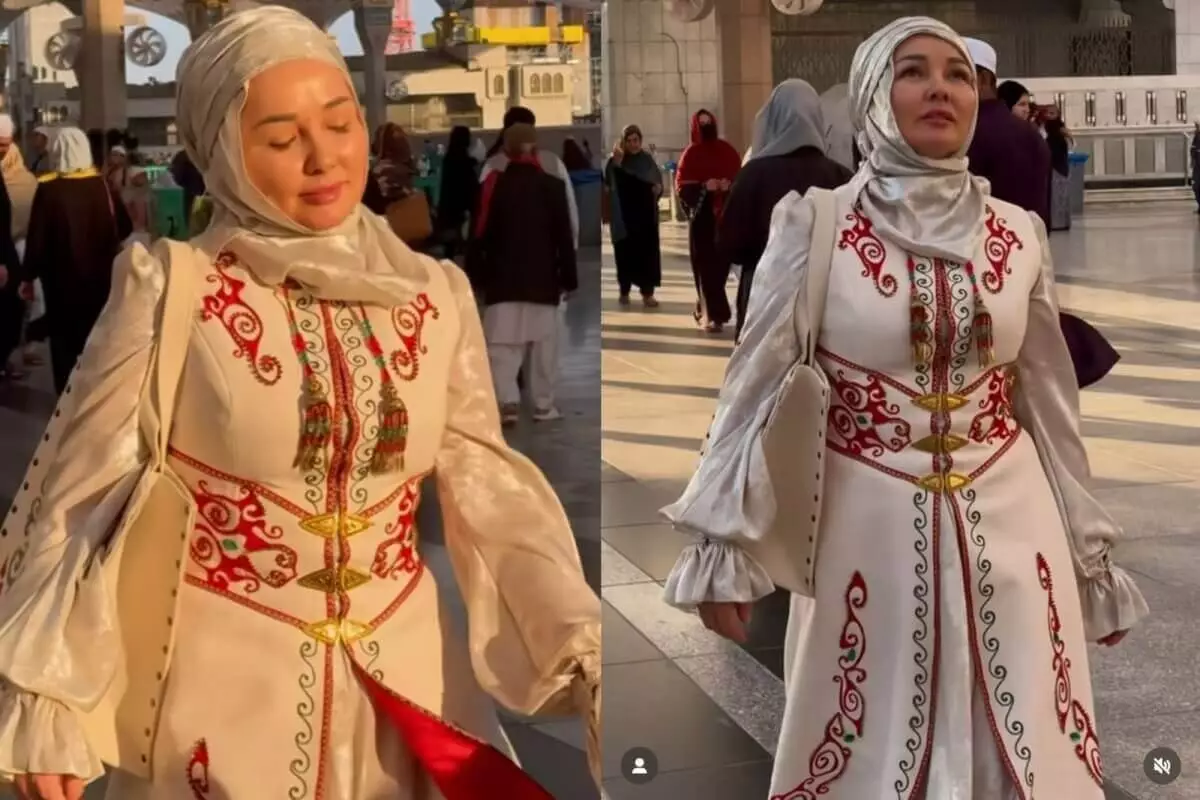 Қажылыққа хиджаб емес ұлттық киіммен барған Жазира Байырбекова көпшілікті таңқалдырды