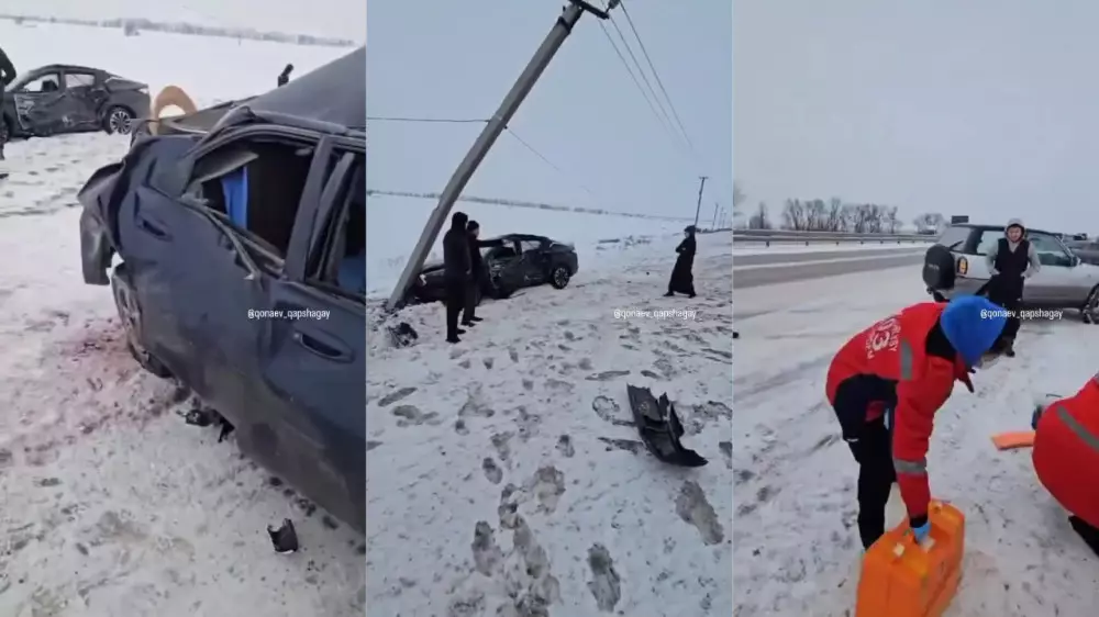 Массовое ДТП на платной трассе Алматы - Конаев: парня зажало под машиной