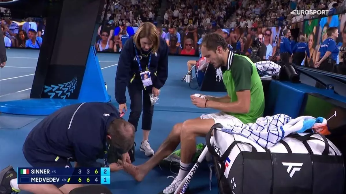 Во время финала Australian Open показали, как выглядит поврежденная из-за мозолей нога Медведева