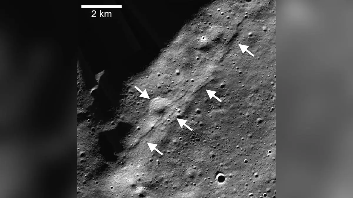 Лунотрясения и разломы вблизи южного полюса Луны являются результатом сжатия, говорится в исследовании