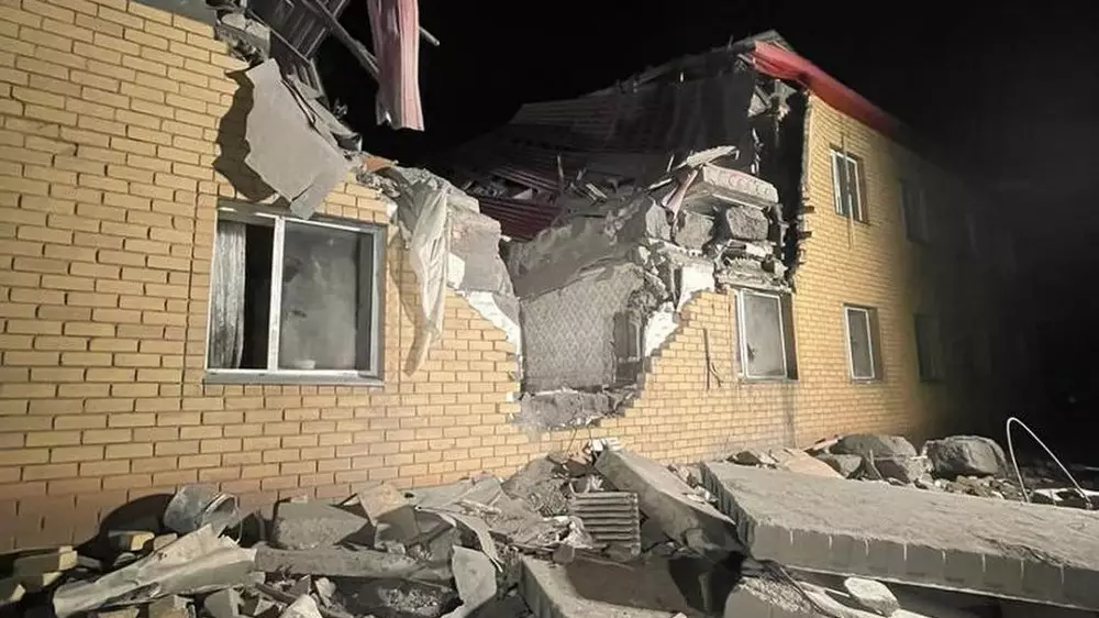 Два человека погибли после взрыва в жилом доме в Карагандинской области