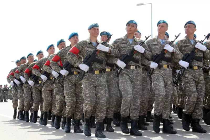 В чем причина оттока военнослужащих из казахстанской армии