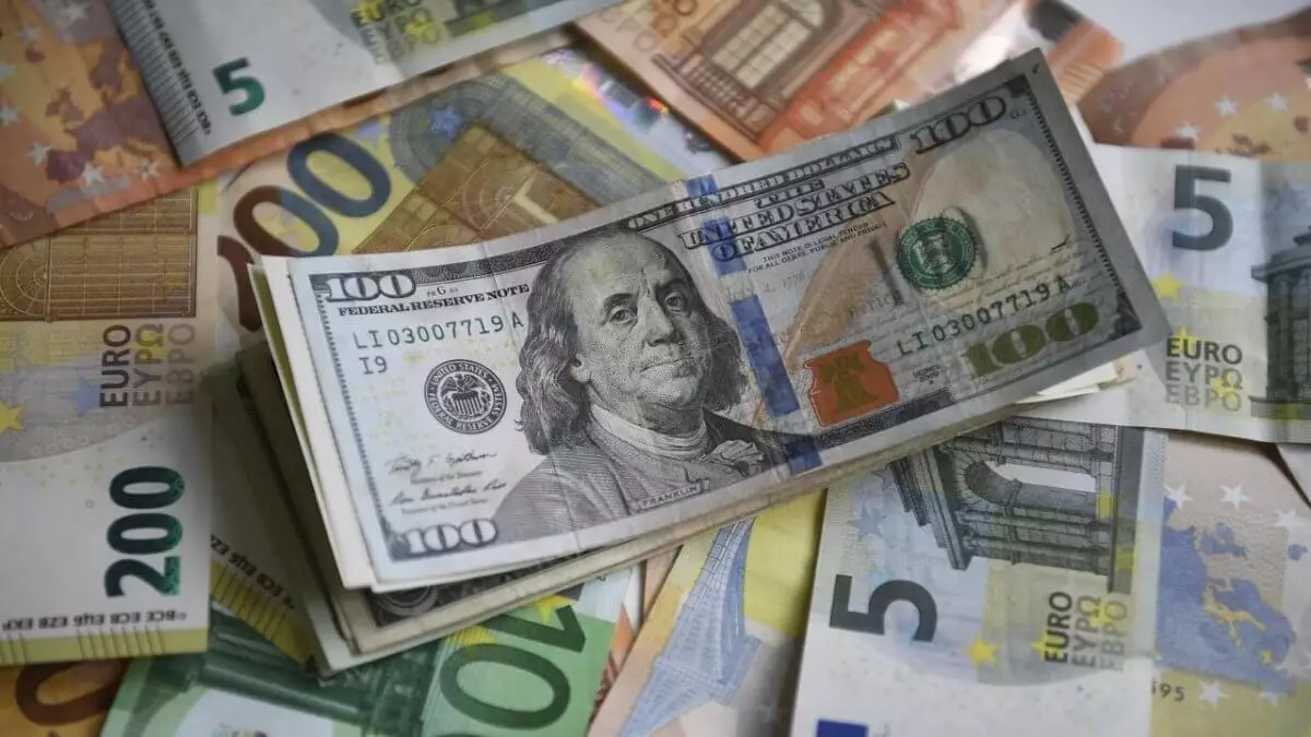 Курс валют на 2 февраля 2024 года: доллар, рубль и евро