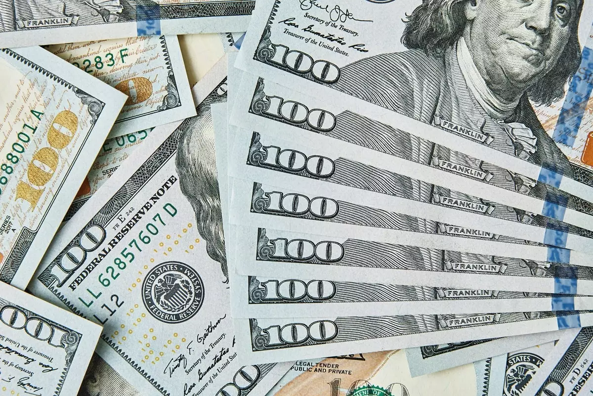 Набирая высоту: что происходит с долларом в Казахстане 