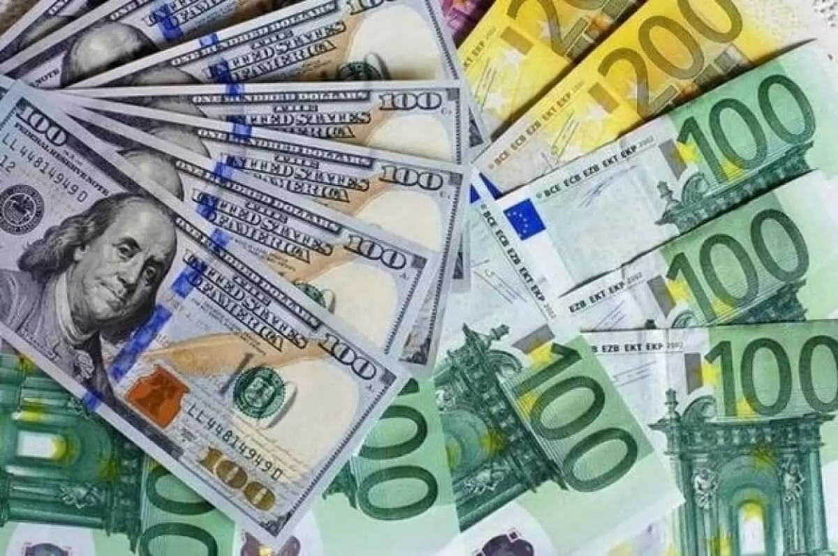 Курс валют на 3 февраля 2024 года: доллар, рубль и евро
