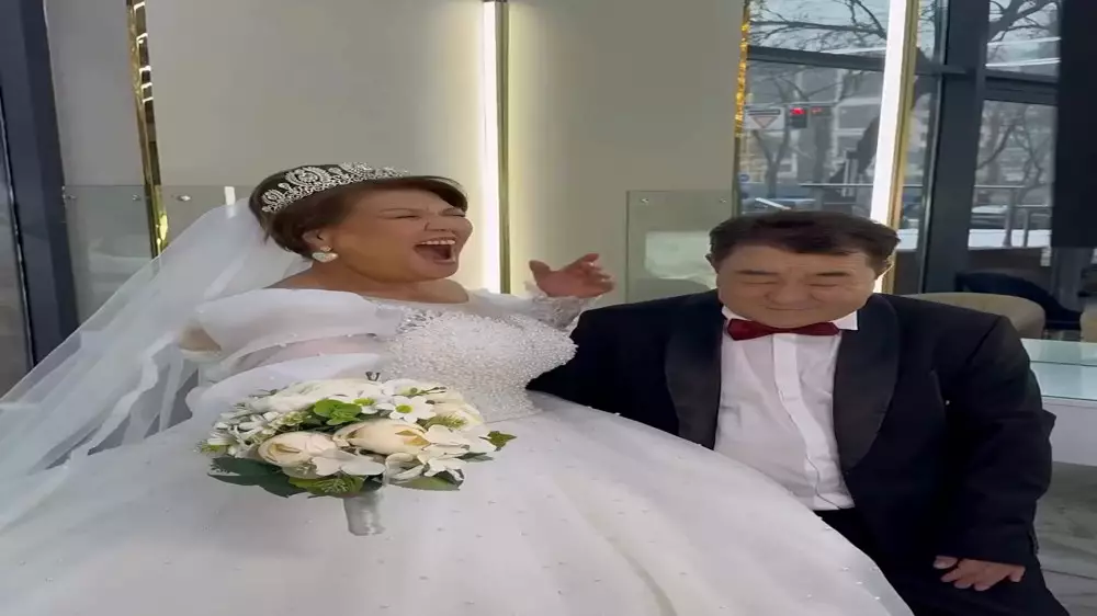 63-летняя алматинка в свадебном платье восхитила соцсети