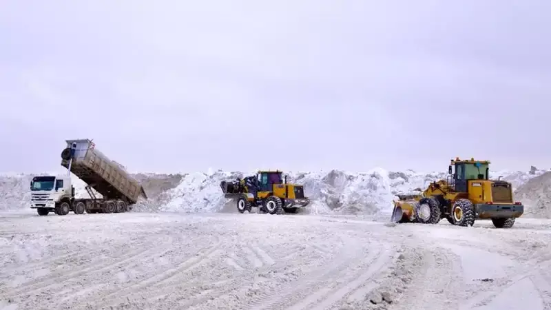 Свыше 3360 грузовиков снега вывезли за день из Астаны