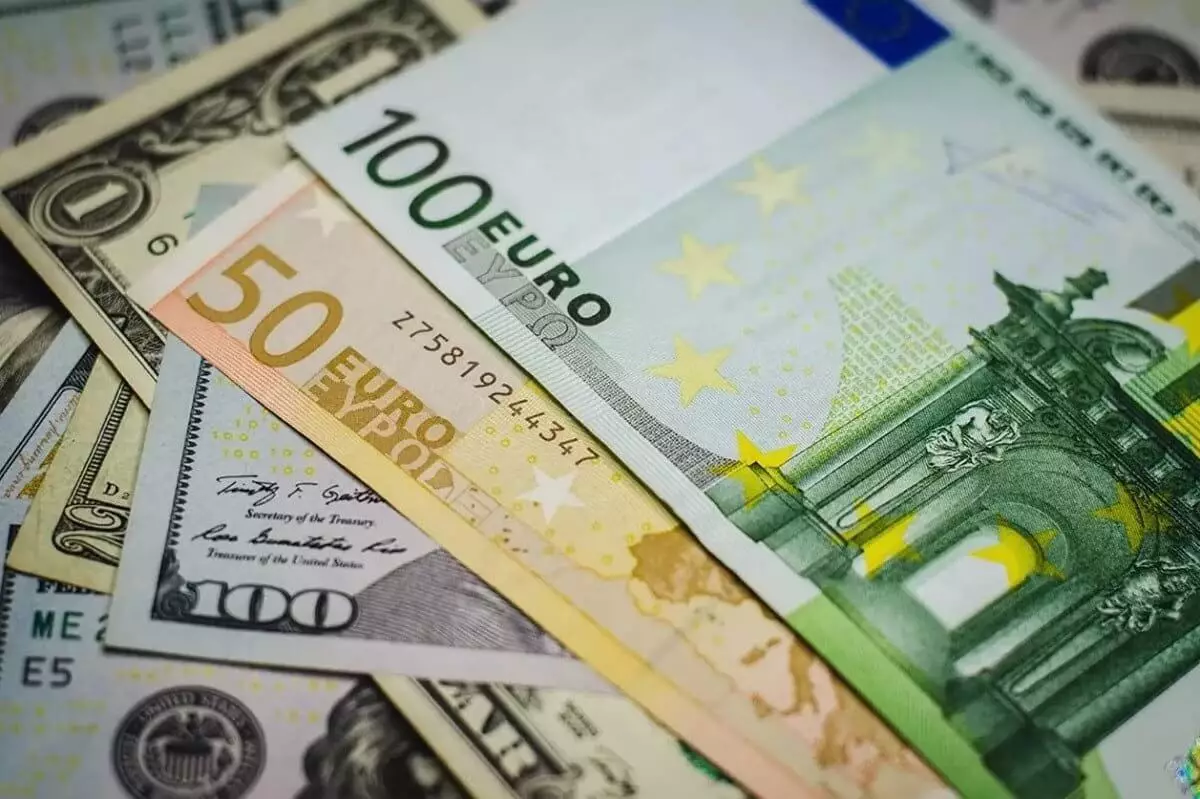 Курс валют на 6 февраля 2024 года: доллар, рубль и евро