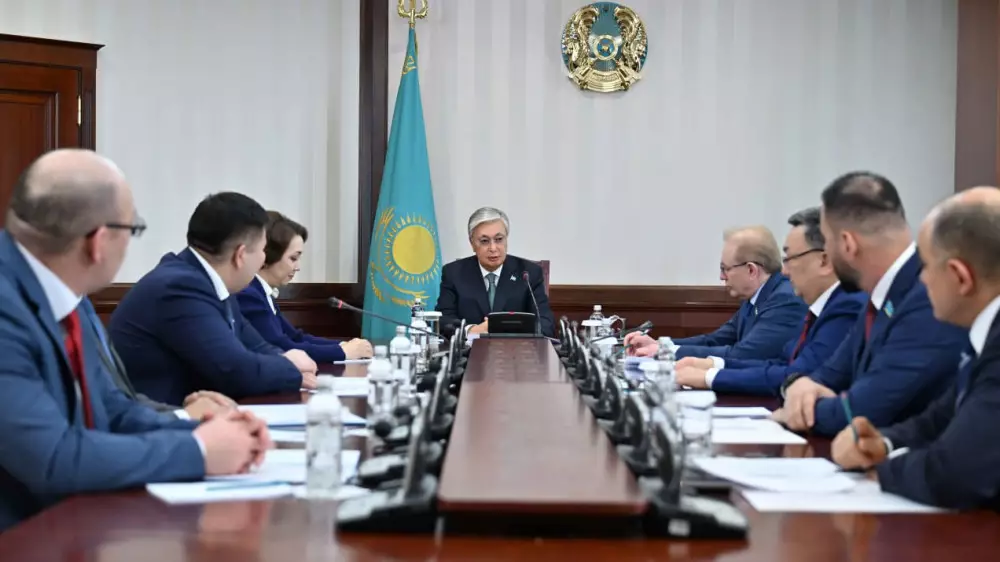 Токаев провел заседание с главами парламентских фракций