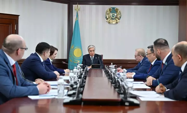 Токаев провёл встречу с руководителями парламентских фракций