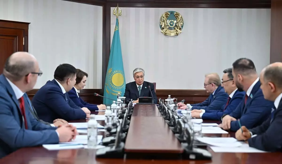 Токаев провел встречу с руководителями парламентских фракций