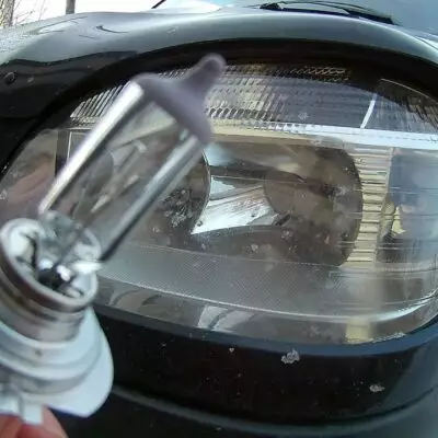 Как правильно заменить лампочки в автомобиле и избежать неприятных сюрпризов