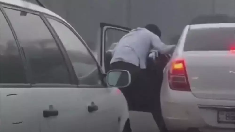 Очередная драка водителей на трассе под Алматы попала на видео